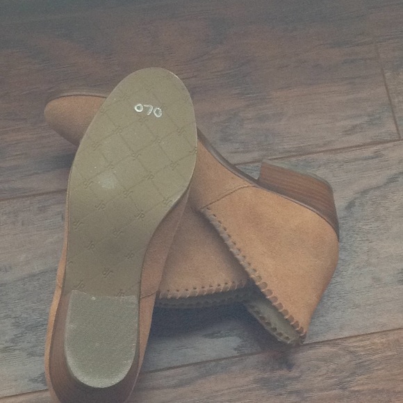 Shoes - Picture 4 of 4